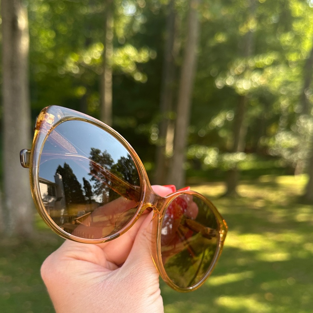 Fendi FE40029U Sunglasses - Picture 16 of 16